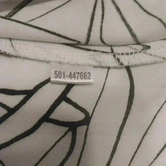 Ann Taylor Black and White Print Sleeveless Shell Blouse Size L - Picture 4 of 5